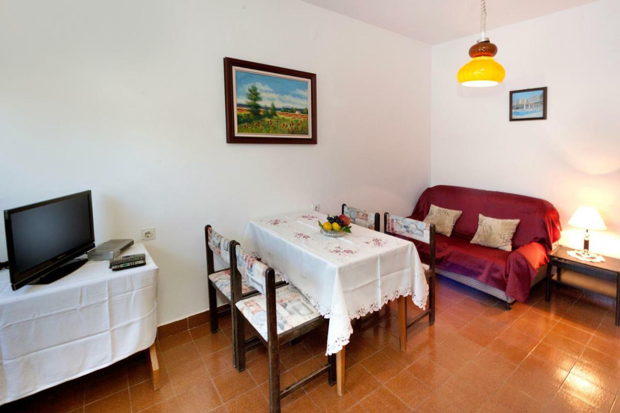 Mihaela Apartments โปเรช ภายนอก รูปภาพ