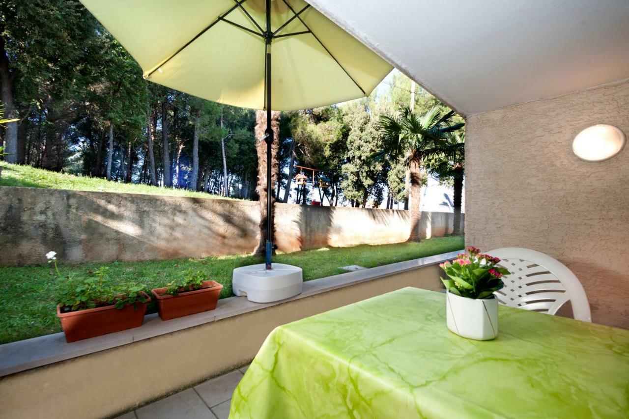 Mihaela Apartments โปเรช ภายนอก รูปภาพ